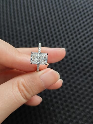 Customer photo review of Solarii Moissanite 4.0ct Hidden Halo Radiant Cut  925 Sterling Silver Engagement Ring