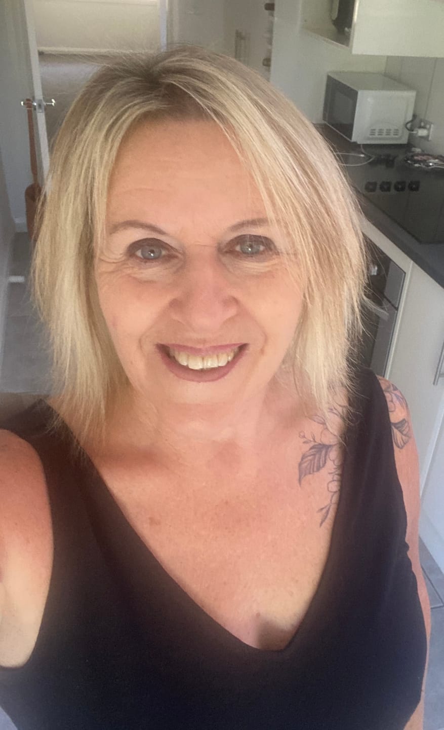 Customer photo review of Gloss Hair Growth Shampoo