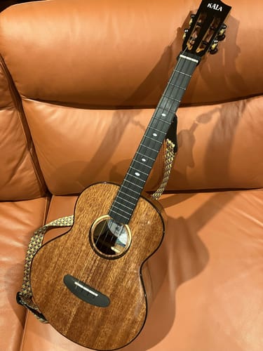 Customer photo review of Contour All Solid Gloss Mahogany Baritone Ukulele w/ Bag - Kala - KA-CT-SMH-BG