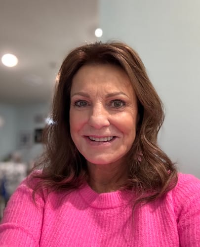 Customer photo review of "Dozen Roses" 12-16" Light Volume Topper