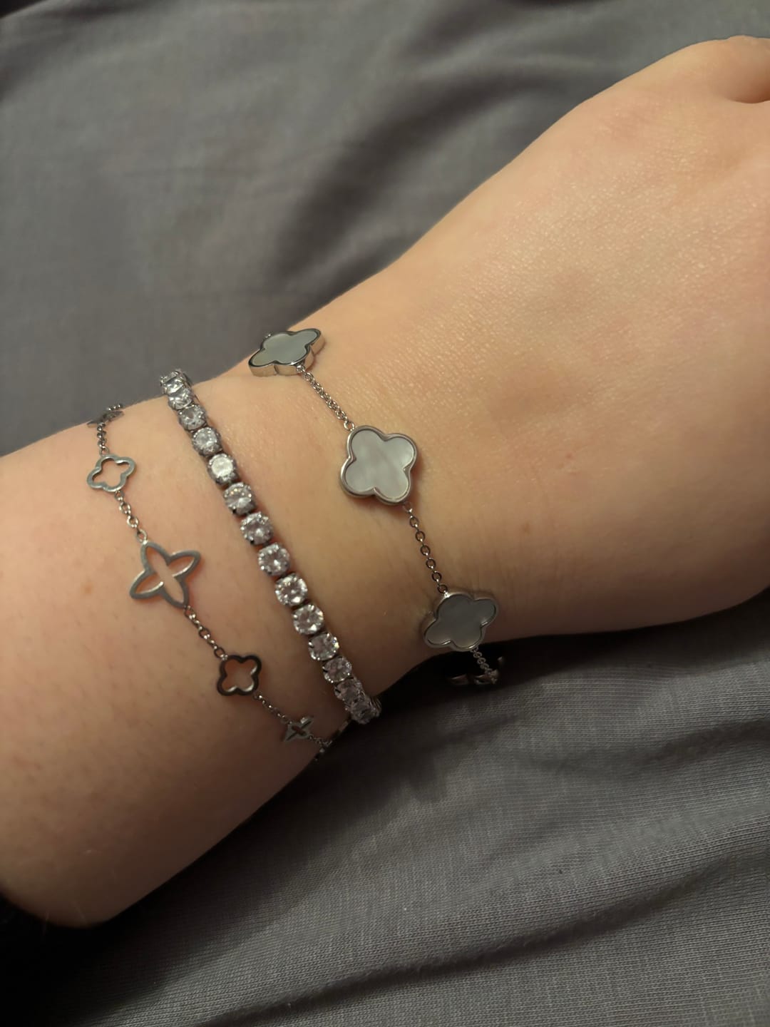 Customer photo review of Clover Perlmutt Armband | 18K vergoldet