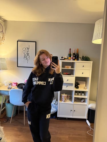 Customer photo review of GATED COMMUNITY HOODIE NAVY