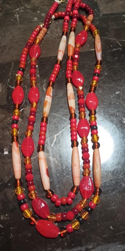 Customer photo review of 15" 10x30mm matte/frosted red stripe Agate oval/rice beads