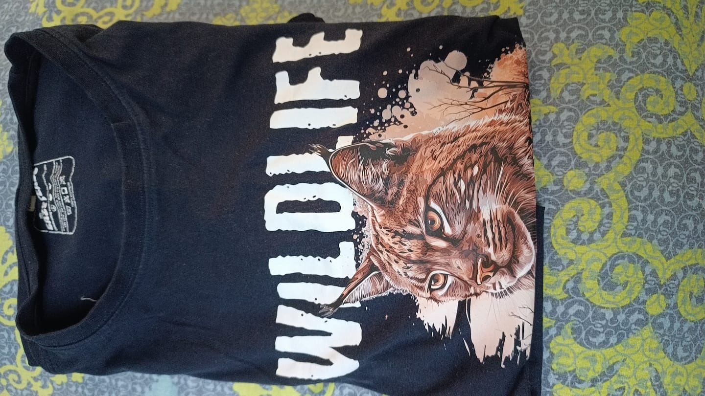 Customer photo review of Wildlife Big Living, Bold Adventures T-Shirt - Featuring Wild Lynx Cat from India