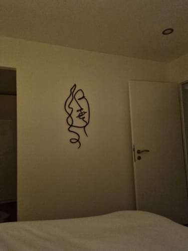 Customer photo review of Décoration Murale en Métal - Femme aux cheveux bouclés