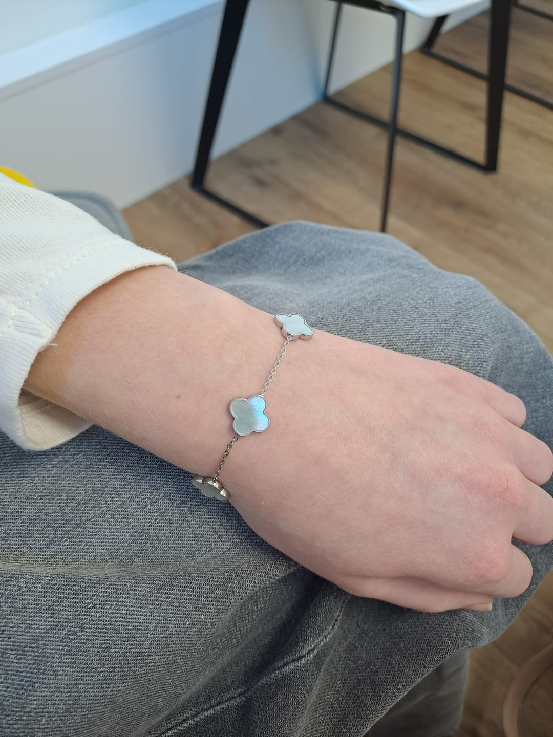 Customer photo review of Clover Perlmutt Kette | 18K vergoldet