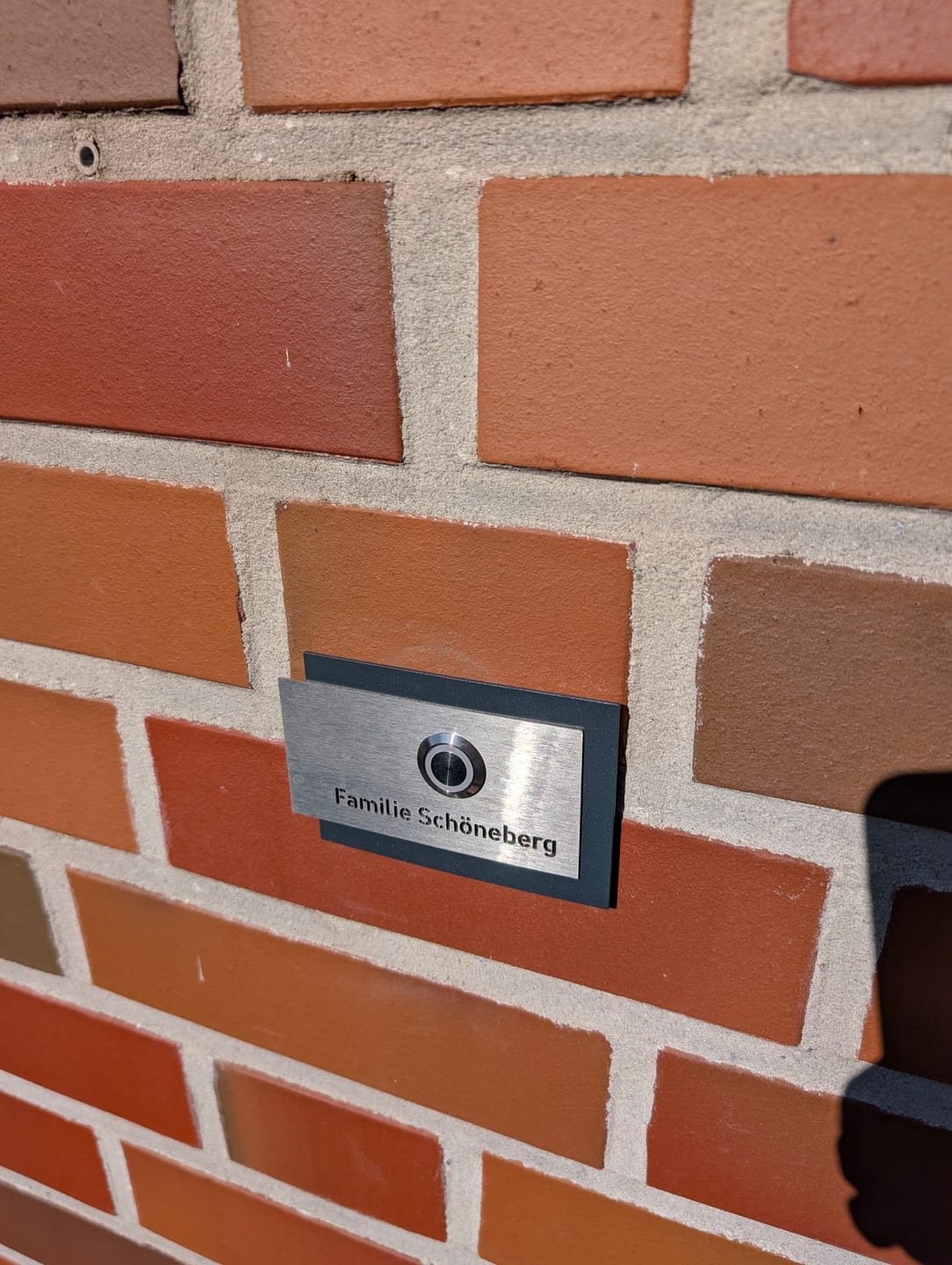 Customer photo review of AlbersDesign personalisierte Edelstahl-Klingel K5 mit 3D-Effekt in Anthrazit (RAL7016)