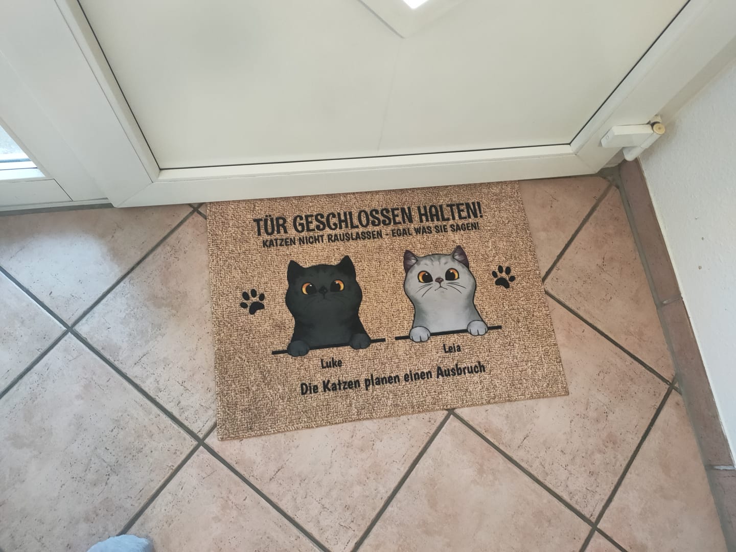 Customer photo review of Willkommen bei neugierigen Katzen - Individuelle Fußmatte