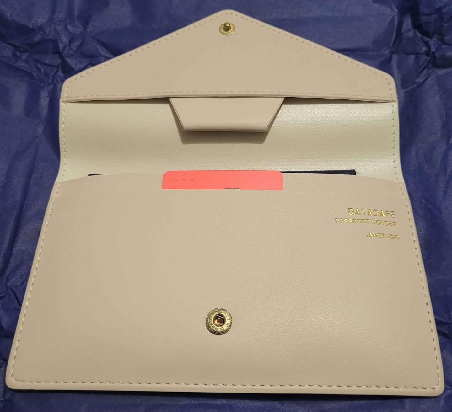 Customer photo review of Jam Studio Du-Dum RFID Blocking Travel Wallet