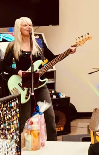 Customer photo review of Zero-Gravity Strap for Guitar & Bass