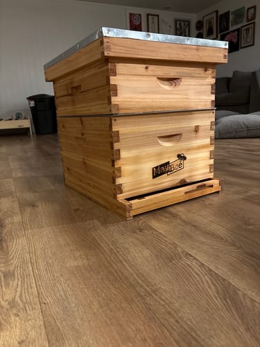 Customer photo review of (No Frame No Foundation)MayBee Hives Beekeeping Accessories Kit Hive Beeswax Coated 10 Frame Langstroth Beehive Include 1 Bee Deep Body And 1 Bee Super Hive Body (Metal Queen Excluder,Solid Bottom Board)