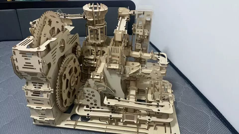 Customer photo review of Mechanical Air Island Marble Run MAX Version
