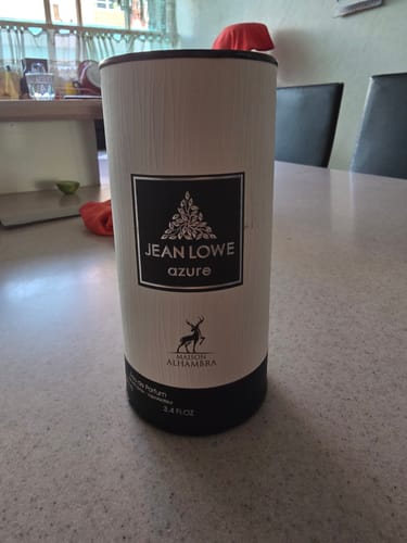 Reseña con foto de un cliente sobre Perfume Maison Alhambra Jean Lowe Azure 100ml EDP