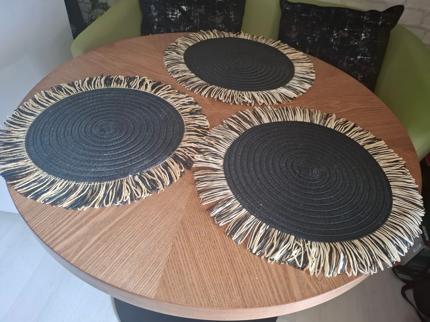Customer photo review of Masa AMADEO, nuc/negru, 80x80x76 cm