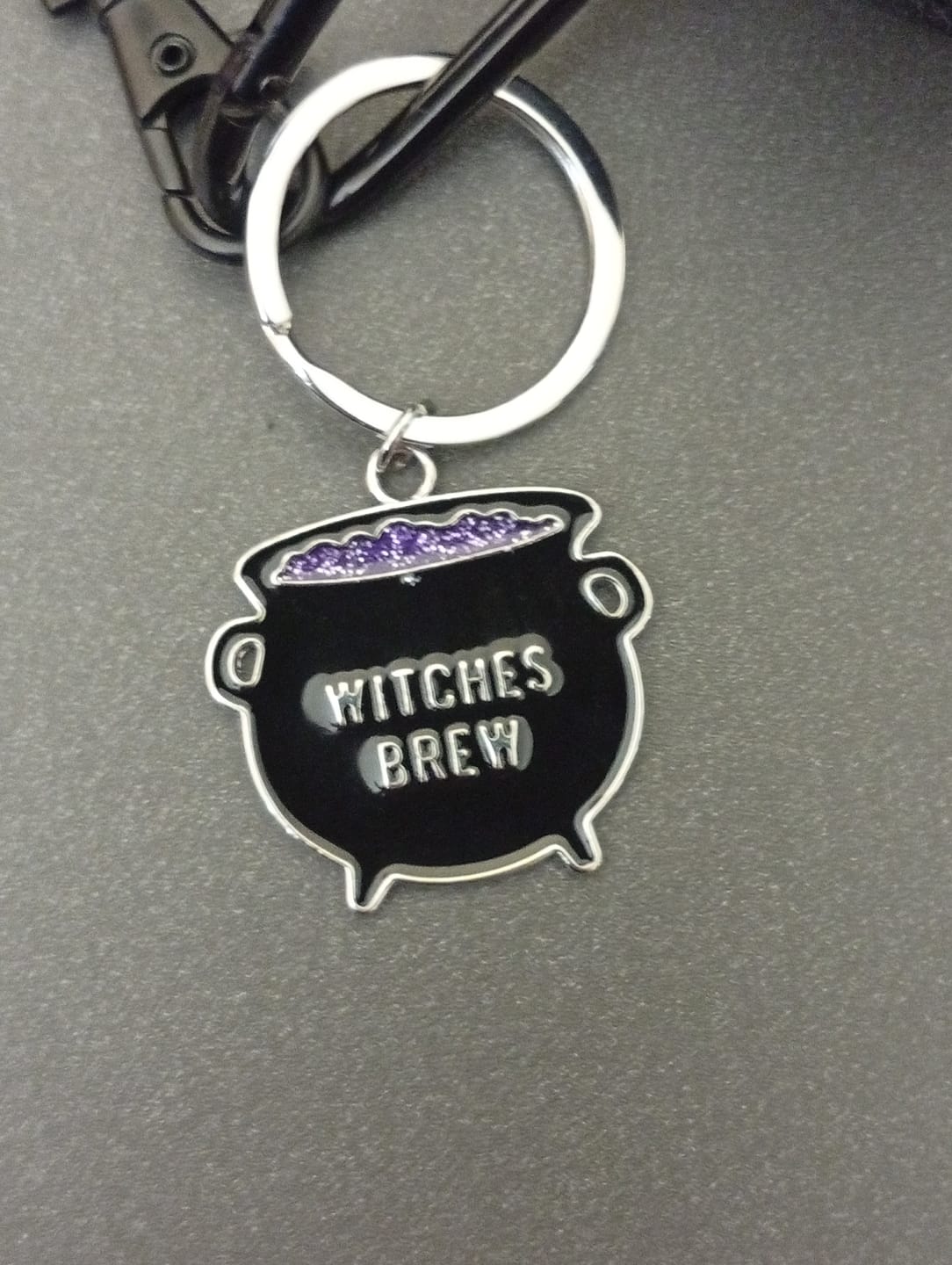Customer photo review of Hexenkessel Schlüsselanhänger – Witches Brew