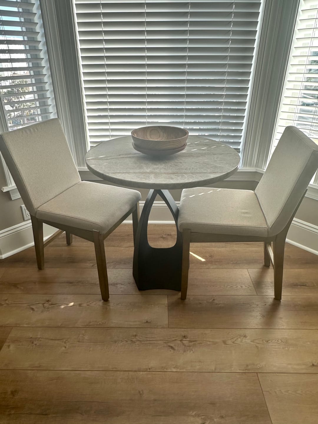 Customer photo review of Table Base 316 Tulipe 28H for Round Tabletop Dining