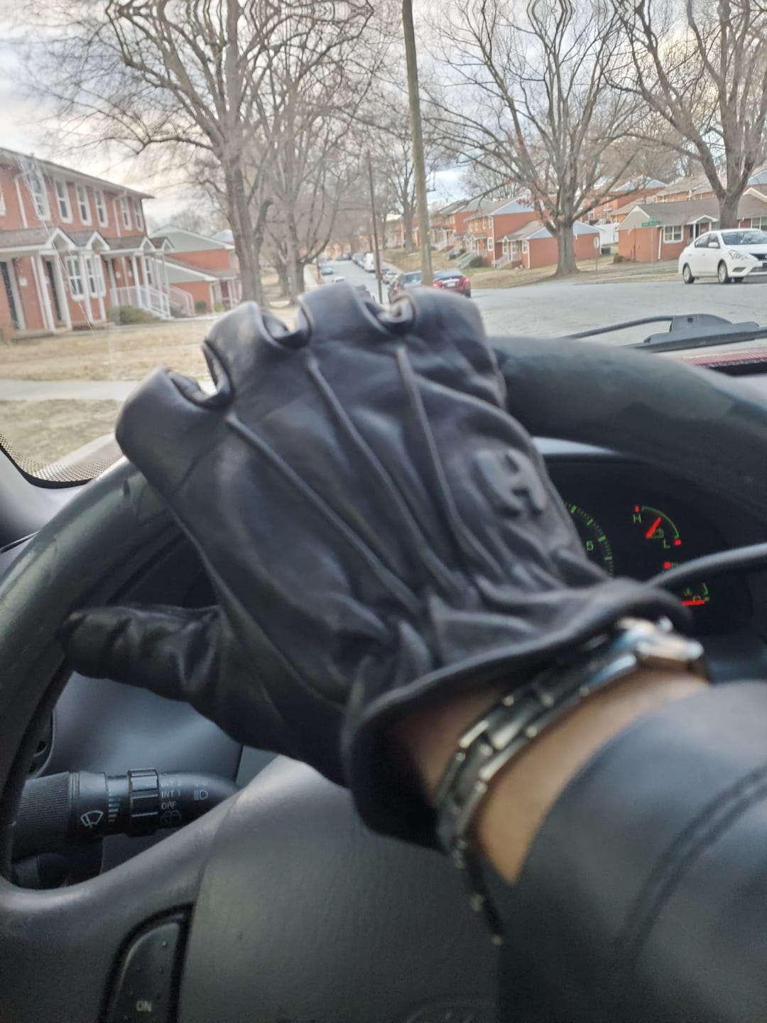 Customer photo review of Men's Water Resistant Deerskin Three Seam Short Gloves