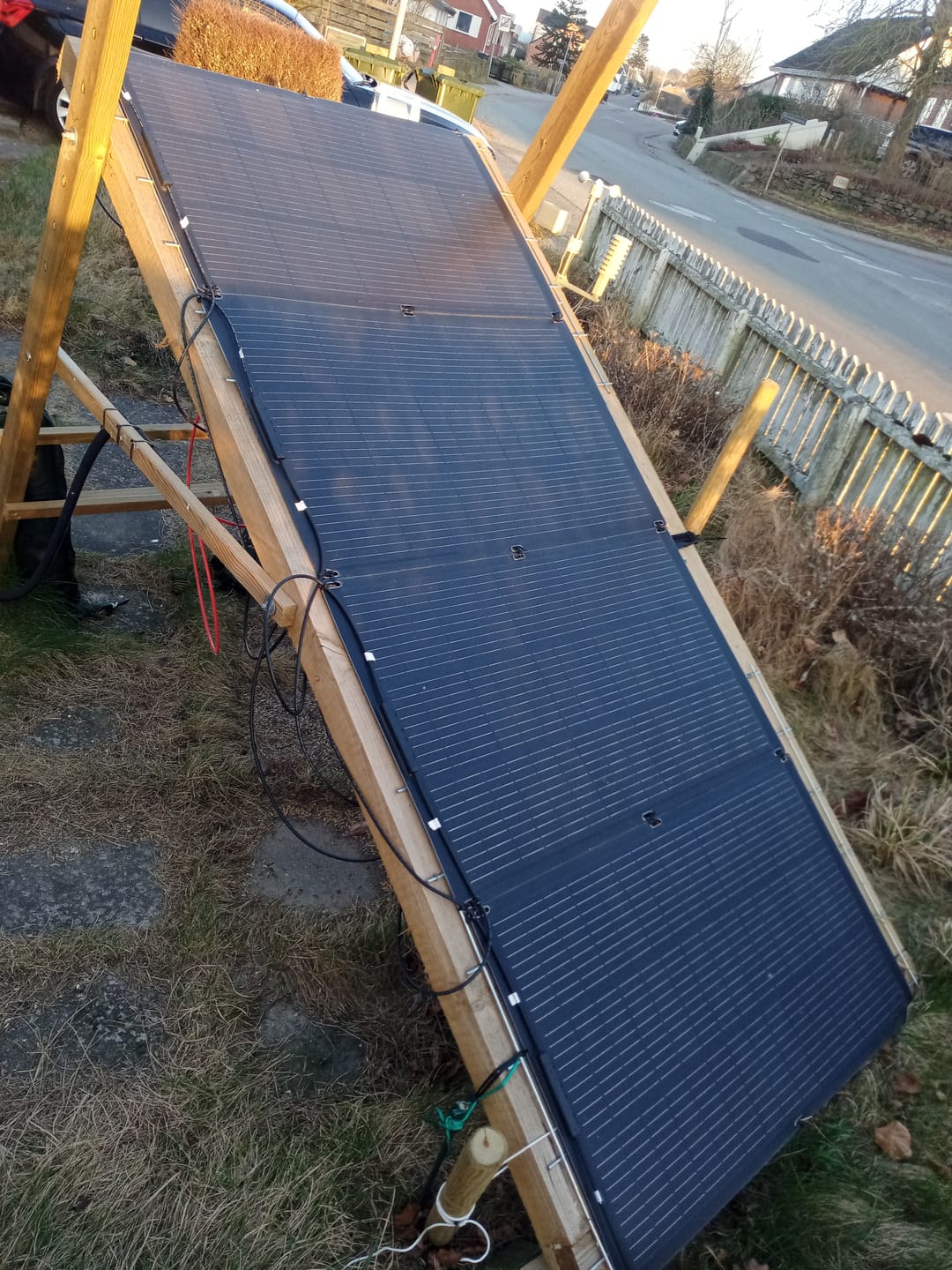 Customer photo review of ALLPOWERS SF100 Flexible Solar Panel 100W