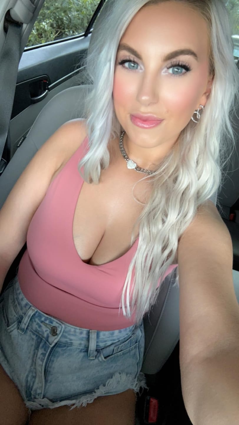 Customer photo review of Full Shine Sew In Hair Weft Bundles 100% Remy Human Hair Ice Blonde (#1000)