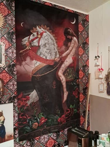 Customer photo review of Voglio Bene Wandteppich Wandbehang aus Samt - Lady Godiva