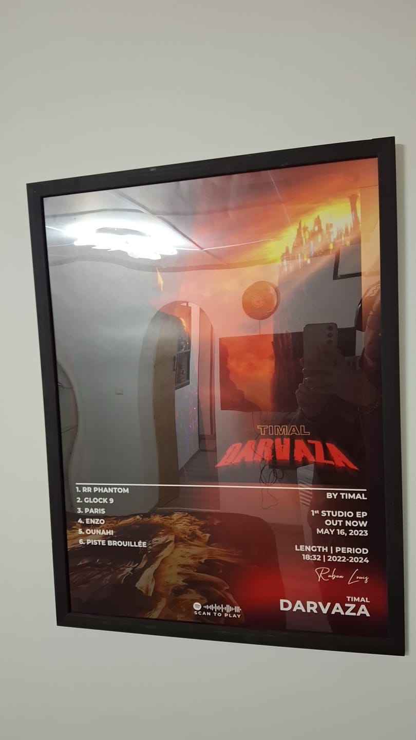 Customer photo review of Darvaza Timal Poster