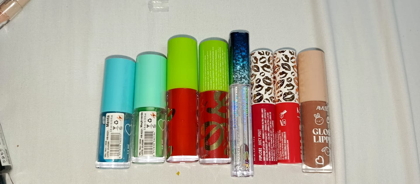 Customer photo review of Tinte Labial Filler Instinct Plumping Surtido NYX - Venta al por Mayor 12 Unidades (K4665ASS)