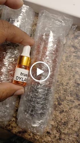 Customer video review of 2 Free Samples -  Unisex Body Oil W/ Purchase