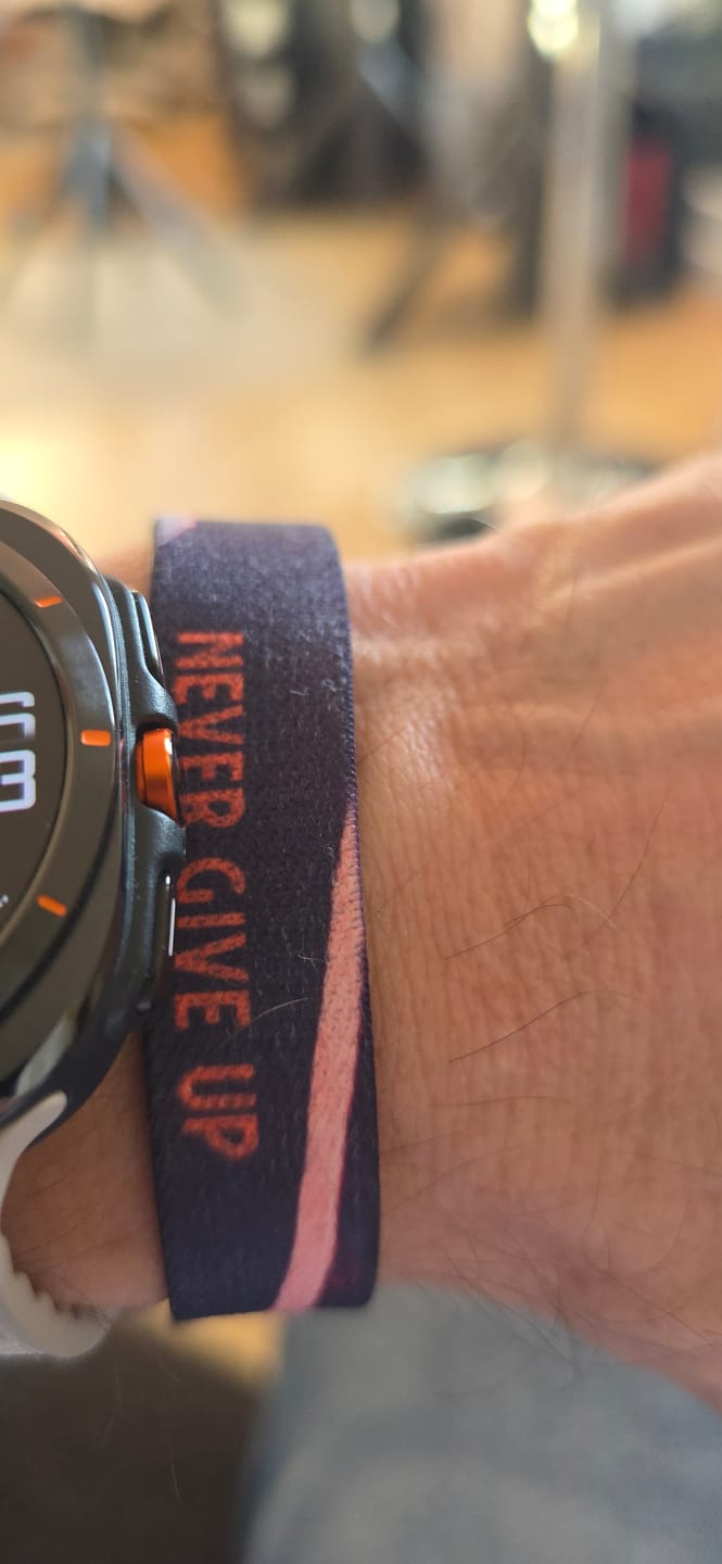 Customer photo review of Never Give Up - Elastisches Armband