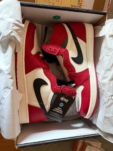 Customer photo review of Nike Air Jordan 1 Retro High OG 'Chicago Lost & Found'