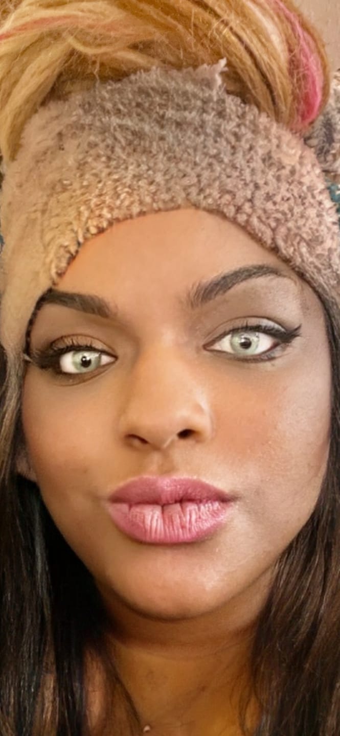 Customer photo review of Perla Light Green Prescription Colored Contact Lenses