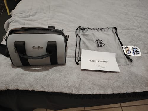 Customer photo review of Crossbody Morelos • Concreto