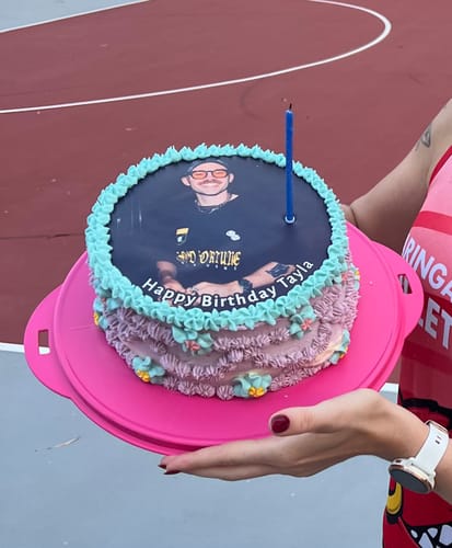 Customer photo review of 20 cm Pre-cut Circle Custom Edible Icing Image