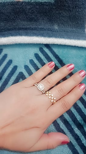 Customer photo review of Round Halo Setting Ring Set