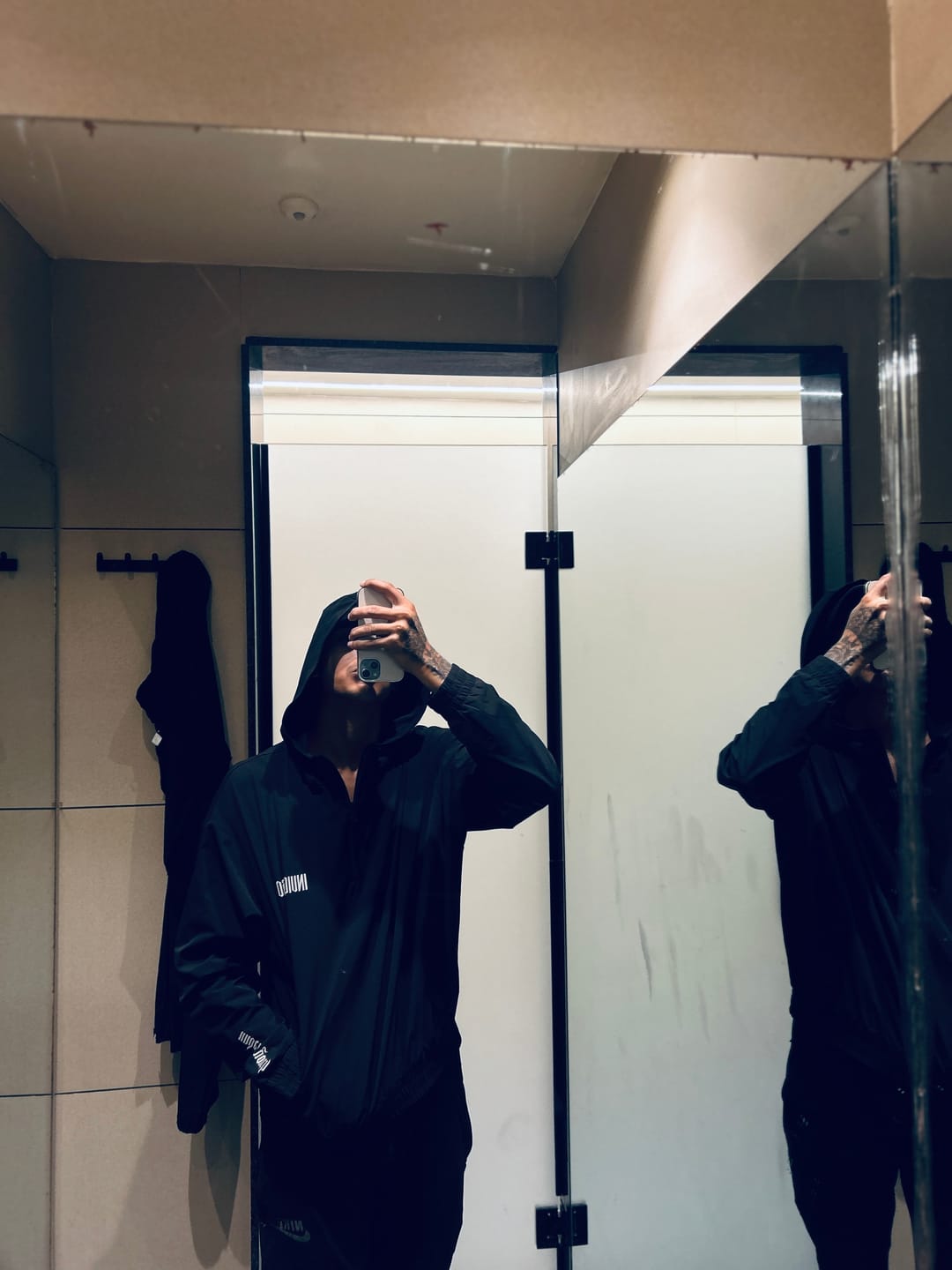 Customer photo review of MOMENTUM WINDBREAKER - BLACK