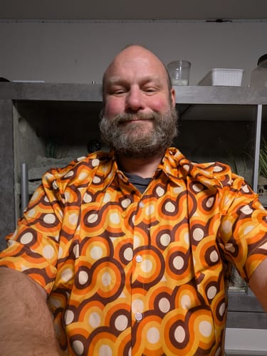 Customer photo review of Chemise à manches courtes de plage d'été à cercle géométrique vintage orange des années 70 pour hommes