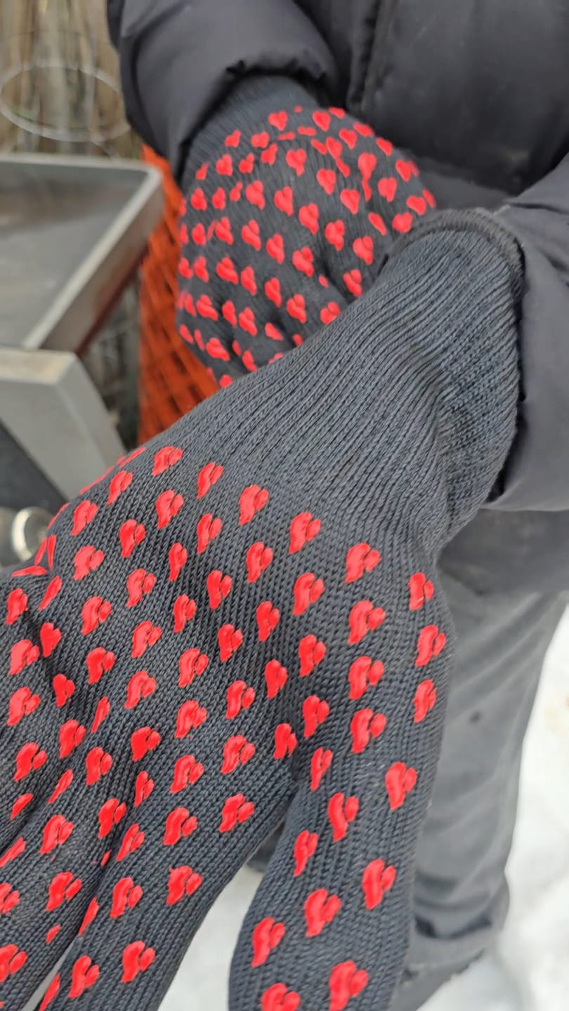 Customer photo review of Brander Butt Grabbin' Barbecue Gloves