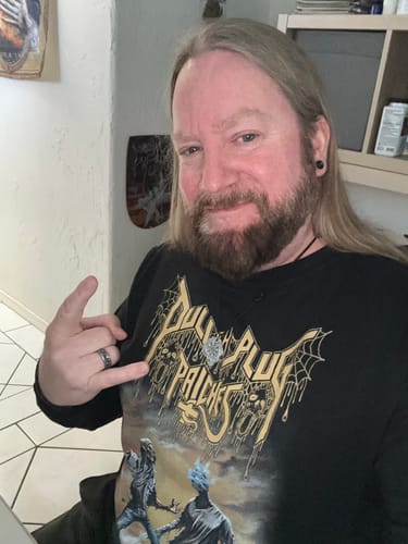Customer photo review of Pull The Plug Patches - Patchie Vs. Plughead - Longsleeve Shirt