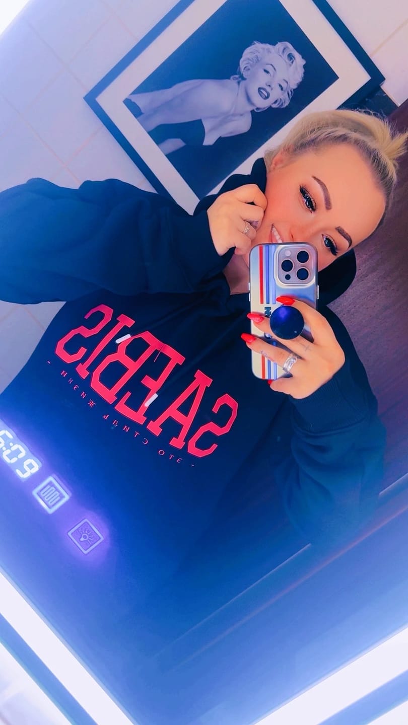Customer photo review of Lifestyle Herren Hoodie Pink Edition by SAEBIS®