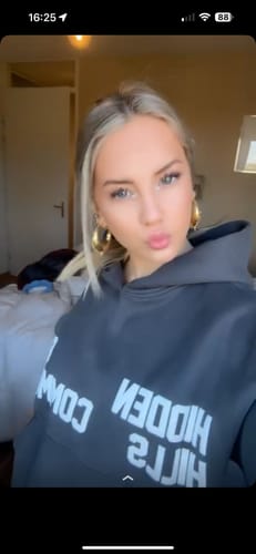 Customer photo review of GATED COMMUNITY HOODIE DARK GREY