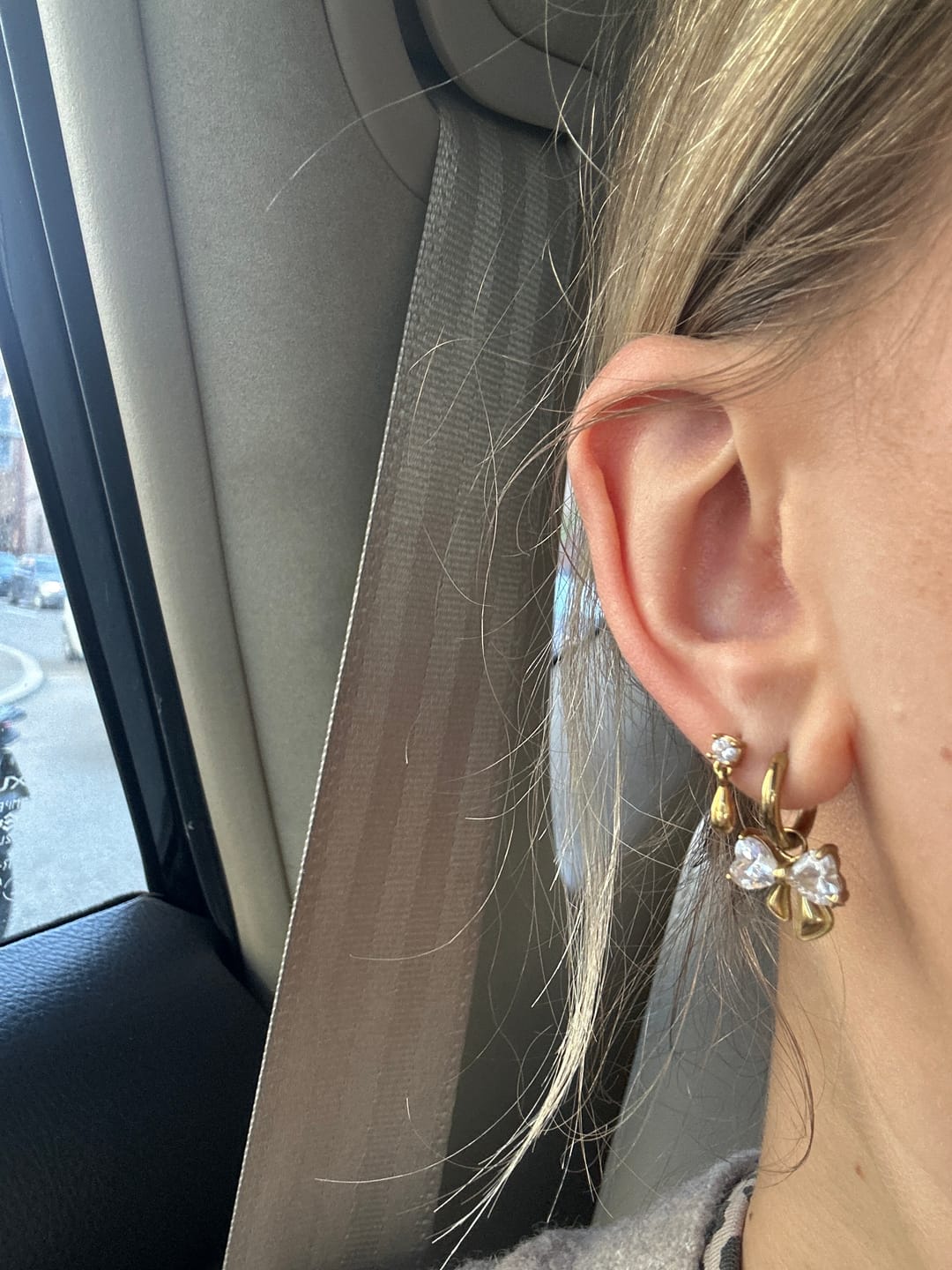 Customer photo review of Lucky Teardrop Ohrstecker 14K Vergoldet