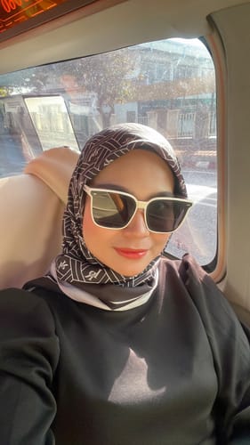 Customer photo review of Cleo Square Framed Sunglasses