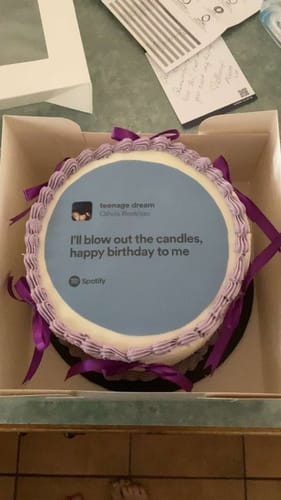 Customer photo review of 20 cm Pre-cut Circle Custom Edible Icing Image