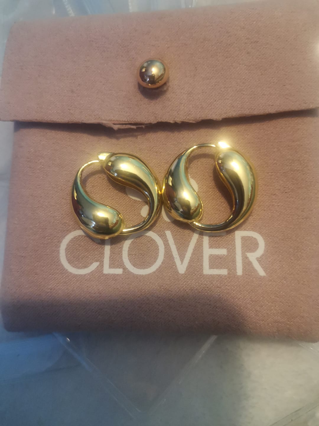 Customer photo review of Aretes tipo arracadas ying yang gota chapa de oro