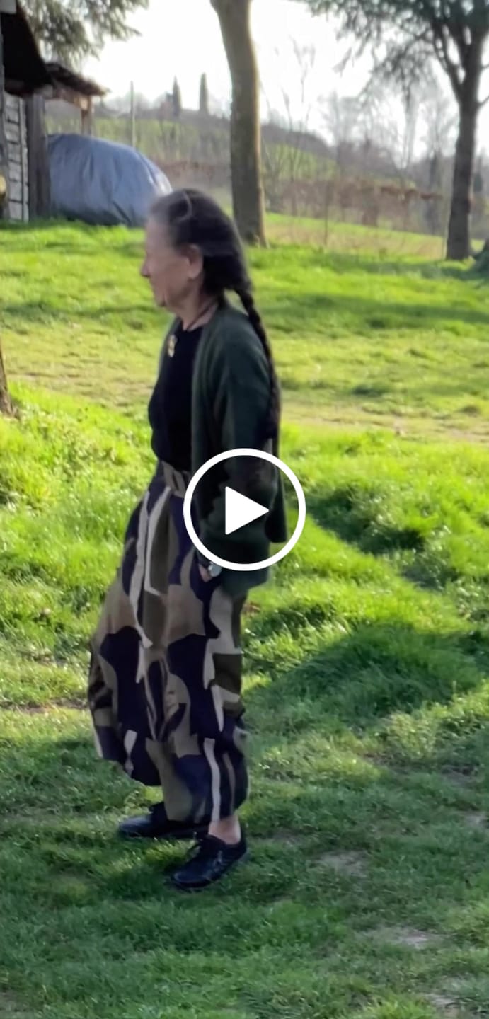 Customer video review of Jupe culotte Arielle en velours milleraies kaki