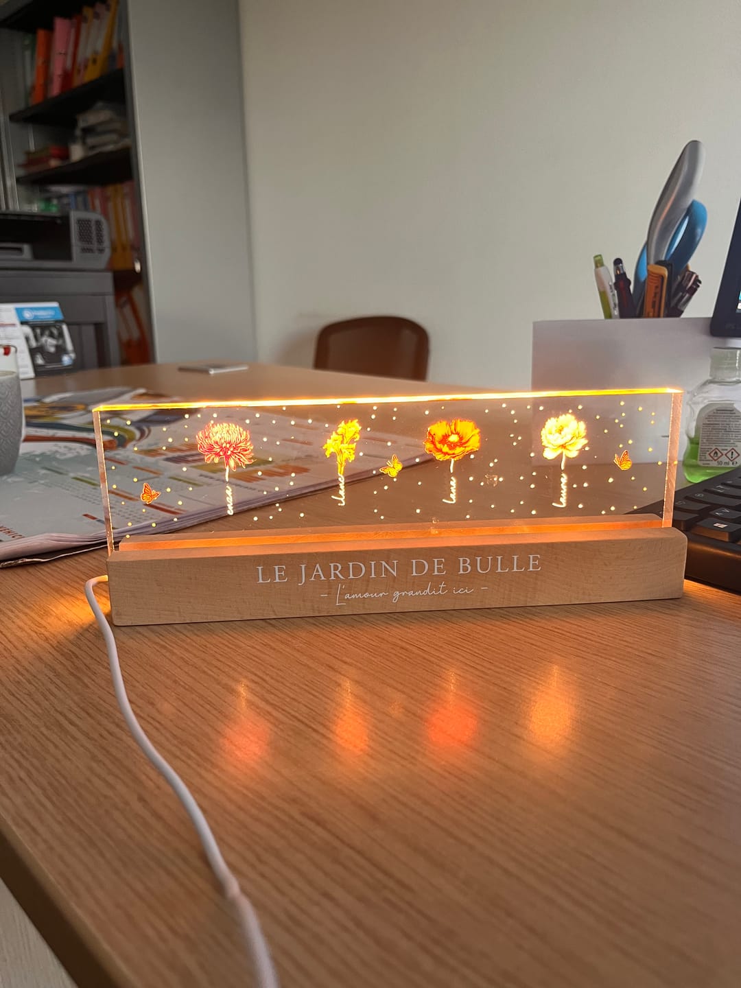 Customer photo review of Le Jardin de Mamie - Plaque LED acrylique personnalisée avec fleurs pour Maman et Mamie