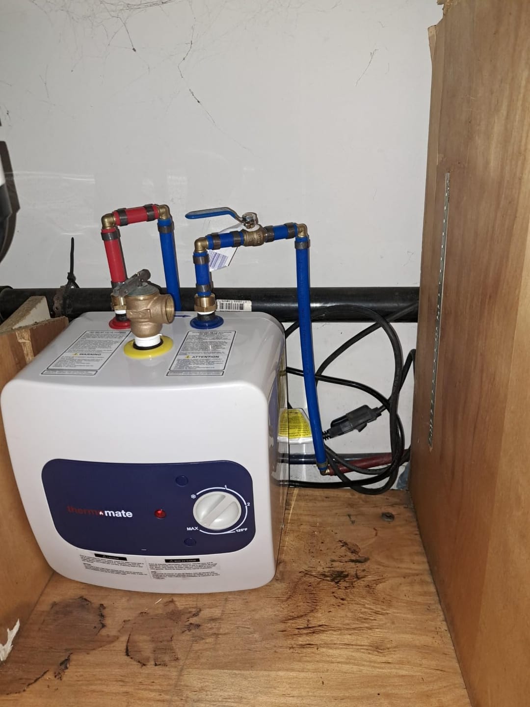 Customer photo review of Mini Tank Electric Water Heater 1.3 Gallons