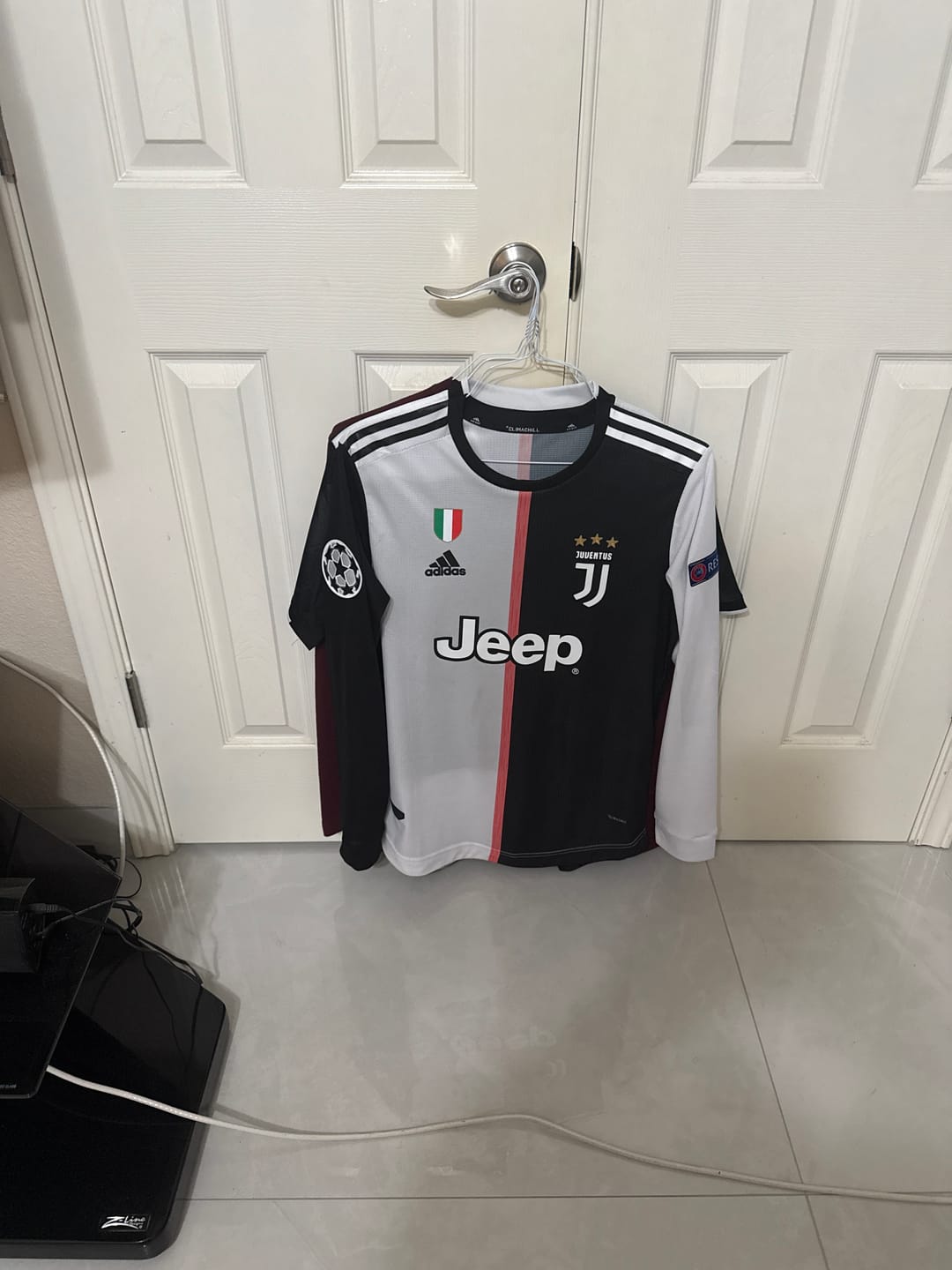 Customer photo review of Cristiano Ronaldo Juventus Long Sleeve 2019 2020 Retro Jersey Trikot