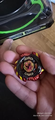 Customer photo review of Mercury Anubis Beyblade Anubius 85XF Takara Tomy Brave Version Red