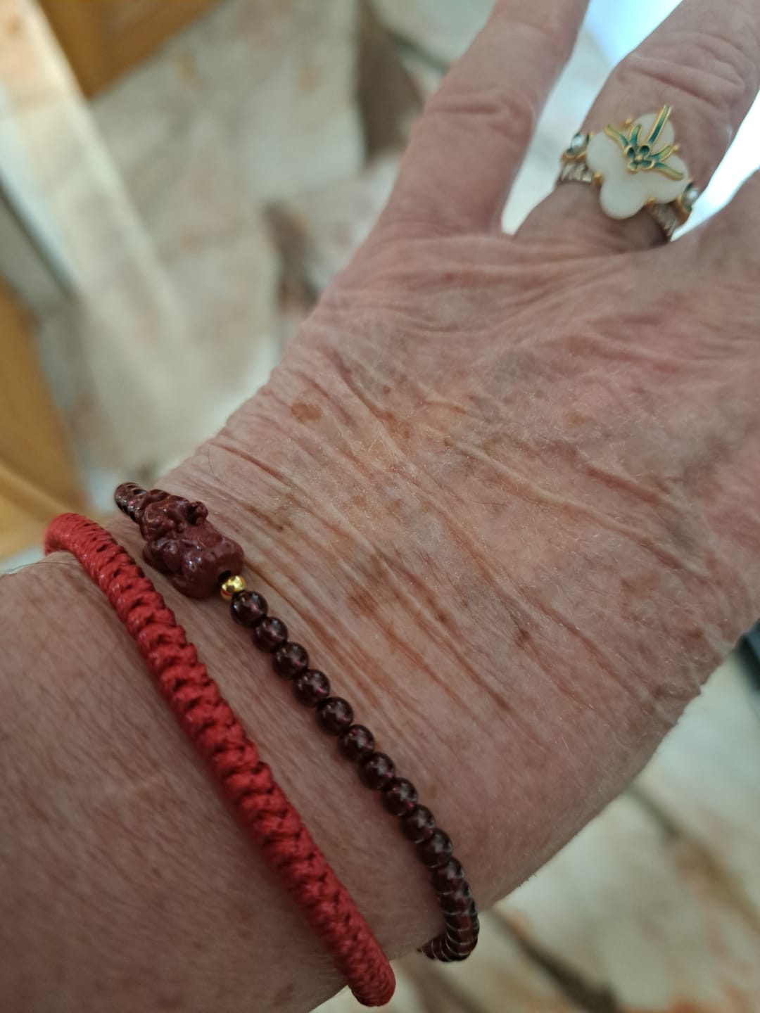 Customer photo review of Bracelet de chance en Grenat Rouge - Pi Xiu