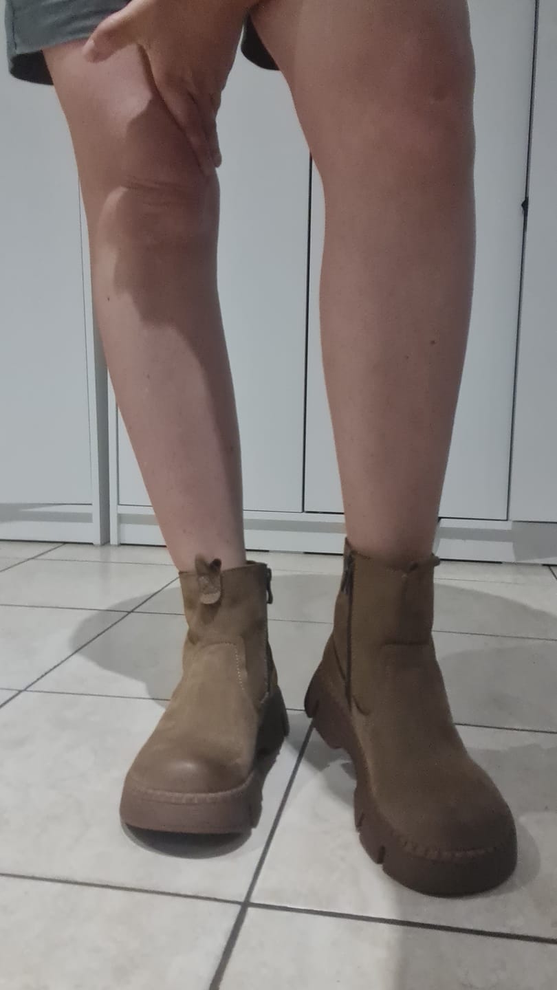 Customer photo review of Women Vintage Genuine Leather Spliced Platform Boots